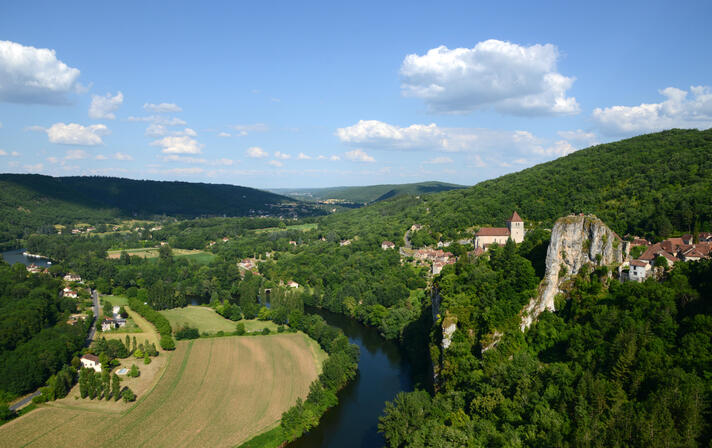 Saint-Cirq-Lapopie sur la Vallée du Lot - Lot Tourisme - CRT Midi-Pyrénées, P. THEBAULT -001.jpg