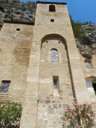 église troglodytique extérieur.jpg