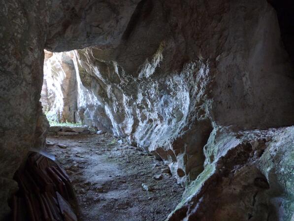 Roc-Traoucat-tunnel.jpg