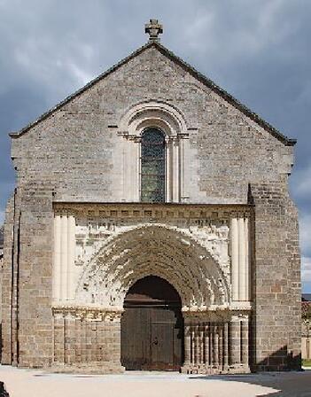 1549547942-665-500-144105-eglise-saint-gilles-argenton-les-vallees-2.jpg