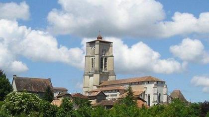 eglise-fortifiee-St-Astier-3.jpg