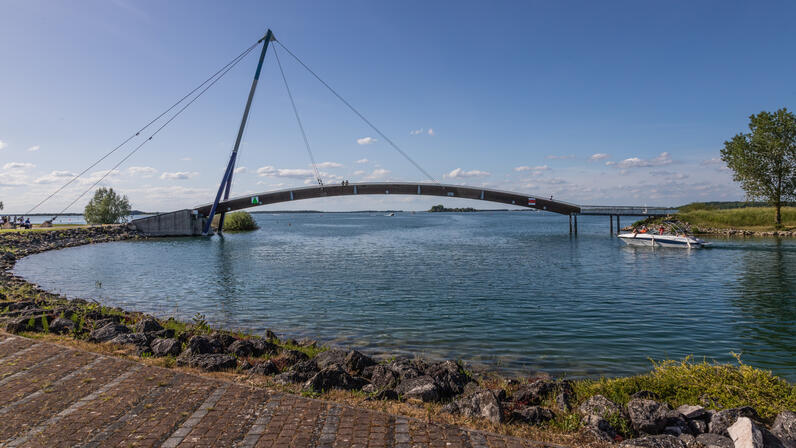 Station-nautique-pont.jpg