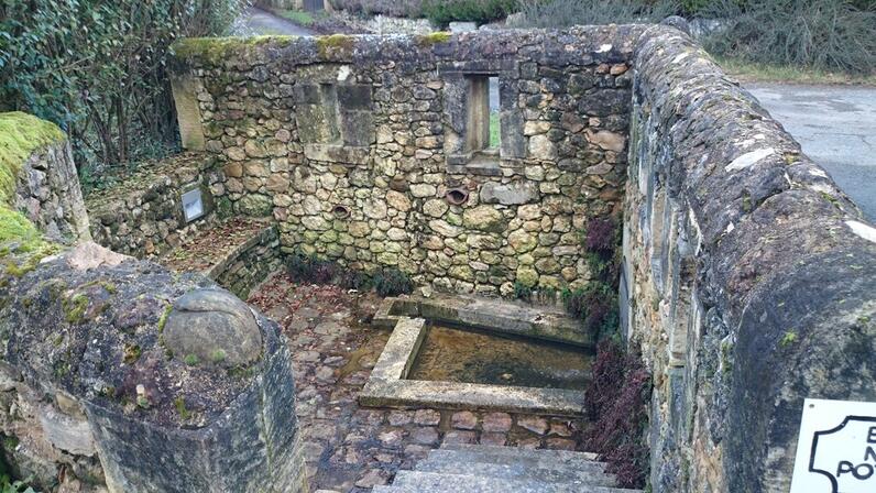 Lavoir-St-Georges-de-Montclard-2.jpg