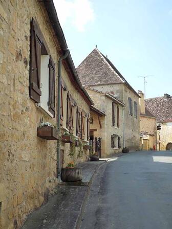 monsac-rue-2.JPG