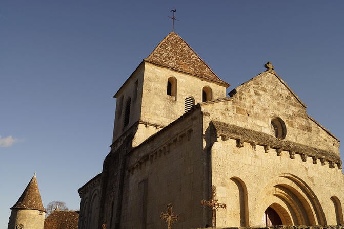 Eglise-de-Montpeyroux----MC-Grasseau---OT-Bergerac--1-.JPG