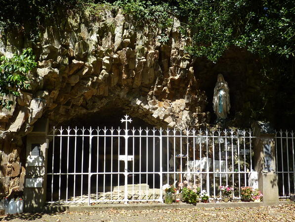 Grotte-Notre-Dame-des-LOurdes.JPG