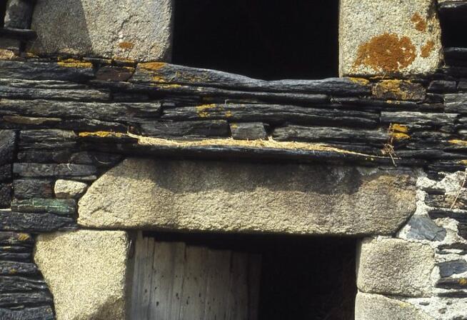 schiste-et-granit---P-Divay-800x533.jpg