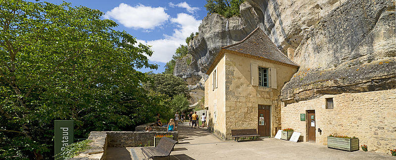 800px-Abri-Pataud.jpg