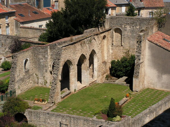 VESTIGES-DE-L-EGLISE-SAINT-LEGER--OTHVS-.jpg