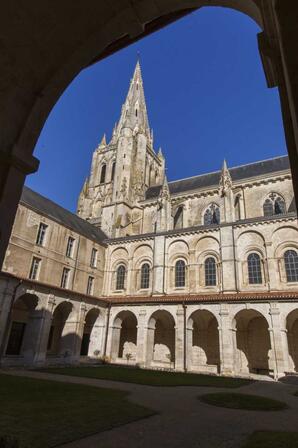 CLOITRE-DE-L-ABBAYE--CDC-HVS---SME-Karol-Photographies-.jpg