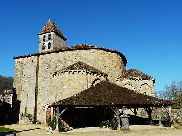 Saint-Jean-de-Cole-eglise-halle-Pere-Igor.JPG