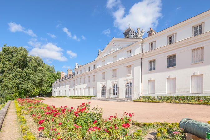 Chateau_de_la_Verrerie__facade_donnant_sur_les_terrasses__Le_Creusot_Xavier_SPERTINI_CMT_28240.JPG