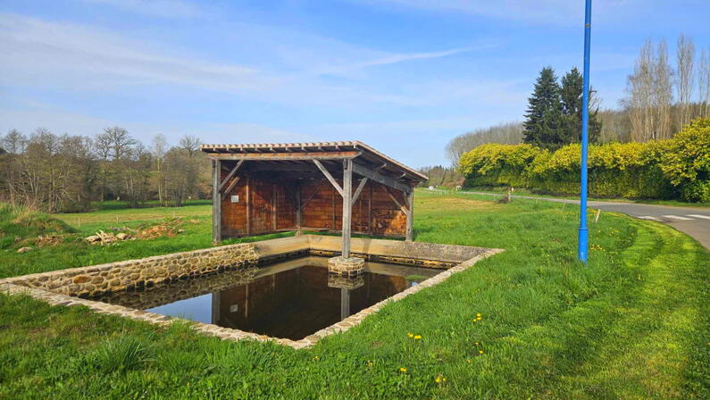Le-sentier-des-ecureuils---Lavoir-2---Sirtaqui.jpg