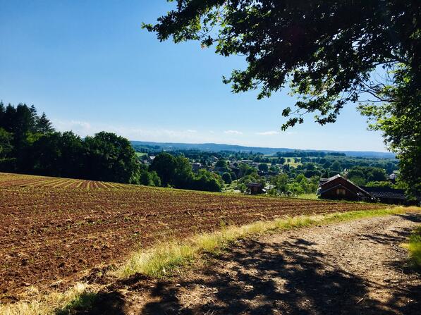 Panorama-sur-le-village-de-Buj.JPG