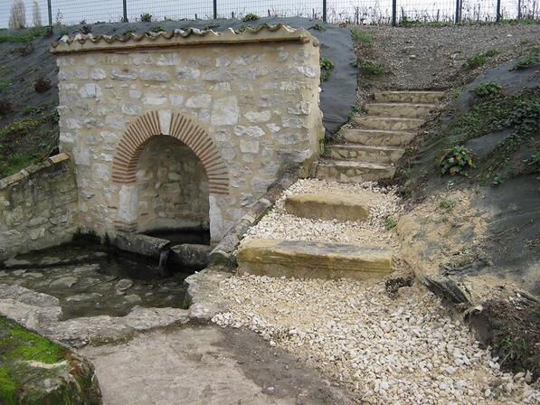 LA-Fontaine-au-Lac-de-Poncet-a-St-Laurent-des-Vignes-3.jpg