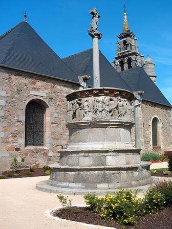 Chaire-calvaire-Pleubian-Credit-photo-Office-de-Tourisme-Bretagne-Cote-de-Granit-Rose.jpg