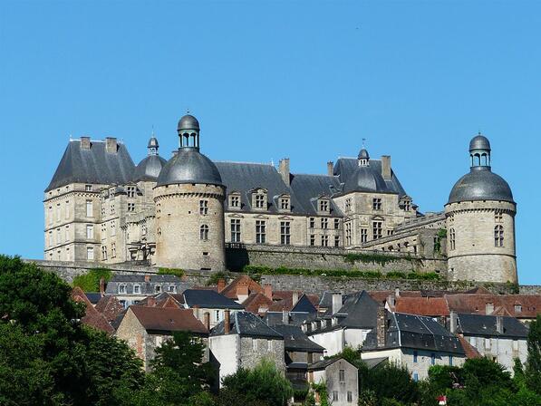 Chateau-de-Hautefort-.jpeg