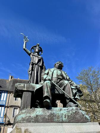 statue-ernest-renan-treguier-1.jpg