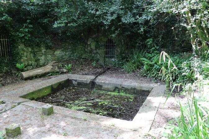 Lavoir-et-fontaine-de-Clarisse---Saint-Jouan-des-Guerets-SMBMSM-3190-1200px.JPG