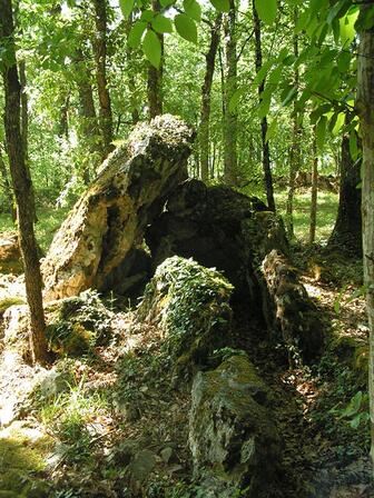 st-cassien-dolmen.jpg