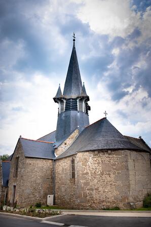 Eglise-Notre-Dame-Chauvigne-stenphoto.fr.jpg