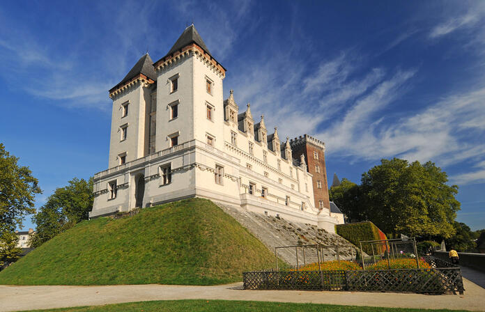 Chateau-de-Pau-004--PauPyreneesTourisme-Guilhamasse.jpg