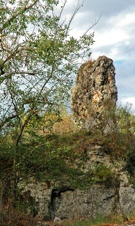 Le-Caillou-Menhir.jpg