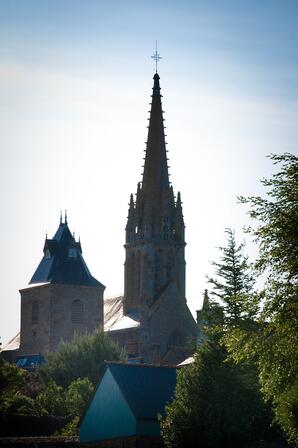 L-eglise-Saint-Pierre-Saint-Paul-Bazouges-la-Perouse.jpg