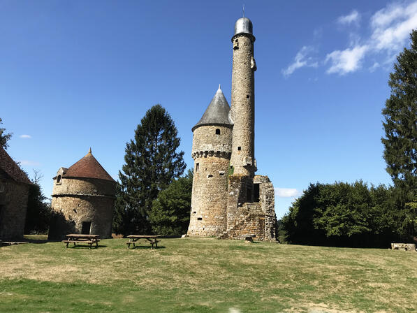 tour-bonvouloir-chateau.JPG