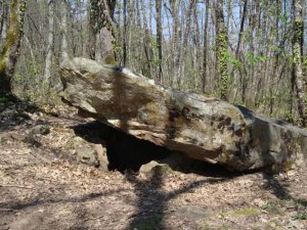 dolmen-bonarmr.jpg