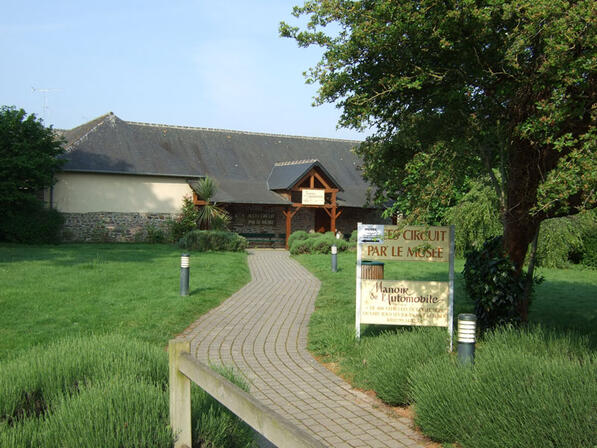 RANDOBRE035000O-Loheac-Manoir-de-automobile.jpg