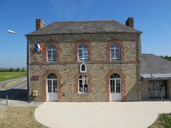 Mairie-Combourtille.jpg