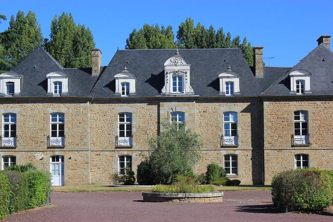 Chateau-de-la-Ville-Olivier-2.JPG