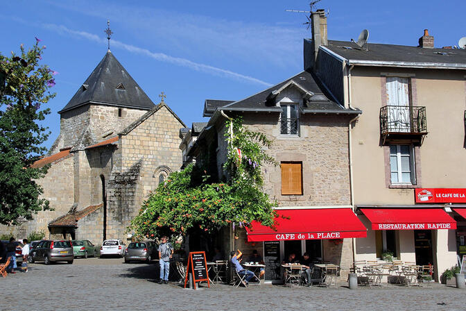 Bessines-place-eglise-Sirtaki-2-.jpg