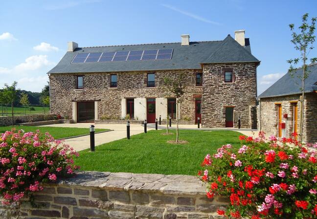 Gite-de-groupe-Manoir-de-la-Hunaudiere-talensac.JPG