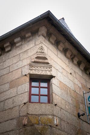 Maison-avec-granit-Bazouges-la-Perouse-2.jpg