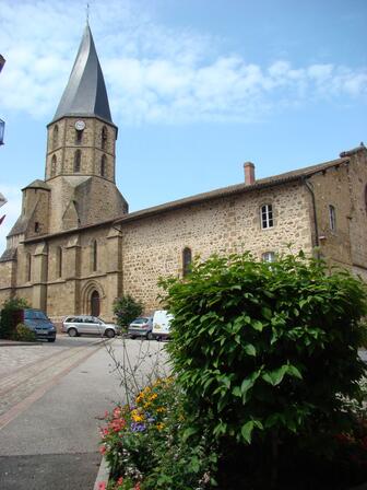 Rochechouart-eglise.JPG