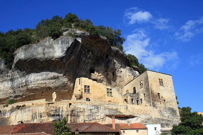800px-Eyzies-musee-falaise.jpg