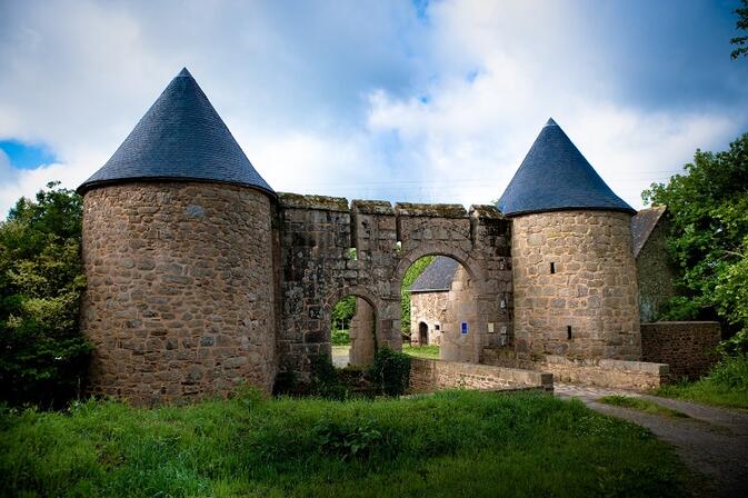 Le-Portail-de-Martigne-Bazouges-la-Perouse.jpg