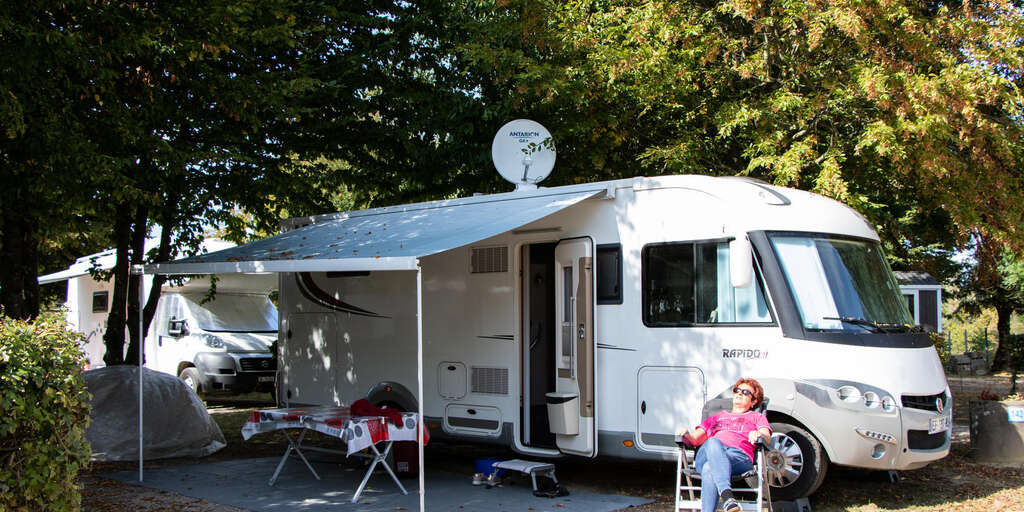 Aire de service / Camping de la Presqu'île de Champaubert - Photo 3