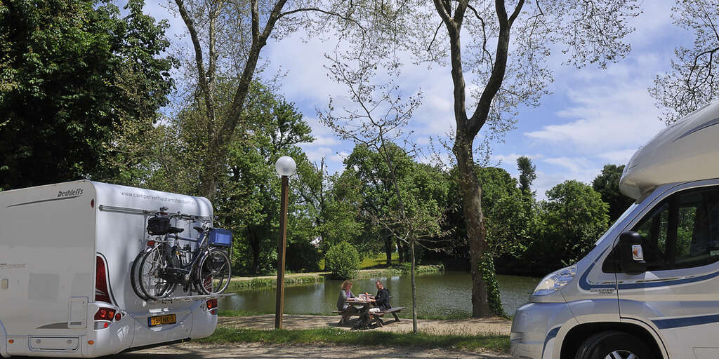 Aire d'accueil camping-car Sationnement Magnac-Bourg — photo 3