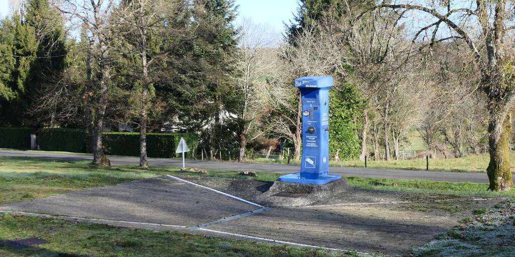 Aire d'accueil camping-car des Salles Lavauguyon — photo 5