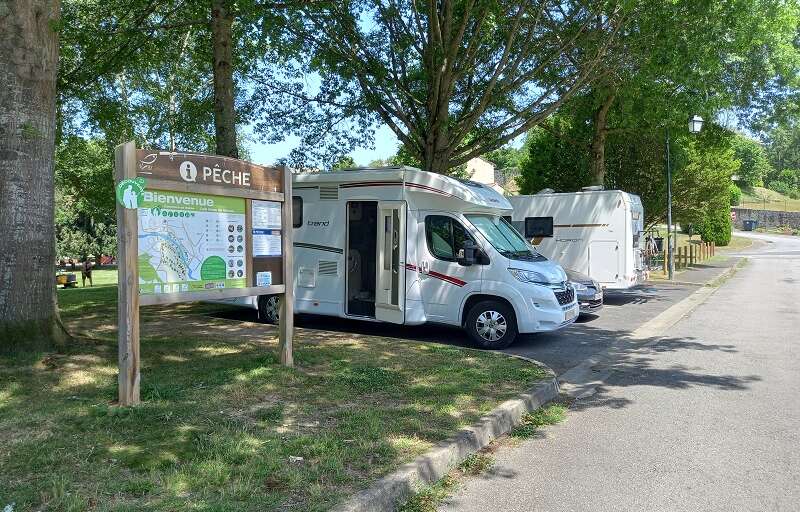 Aire d'accueil camping-car Rives du Vincou — photo 5