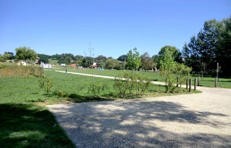 Aire de camping-car de la halte nautique La Roche-chalais — photo 8