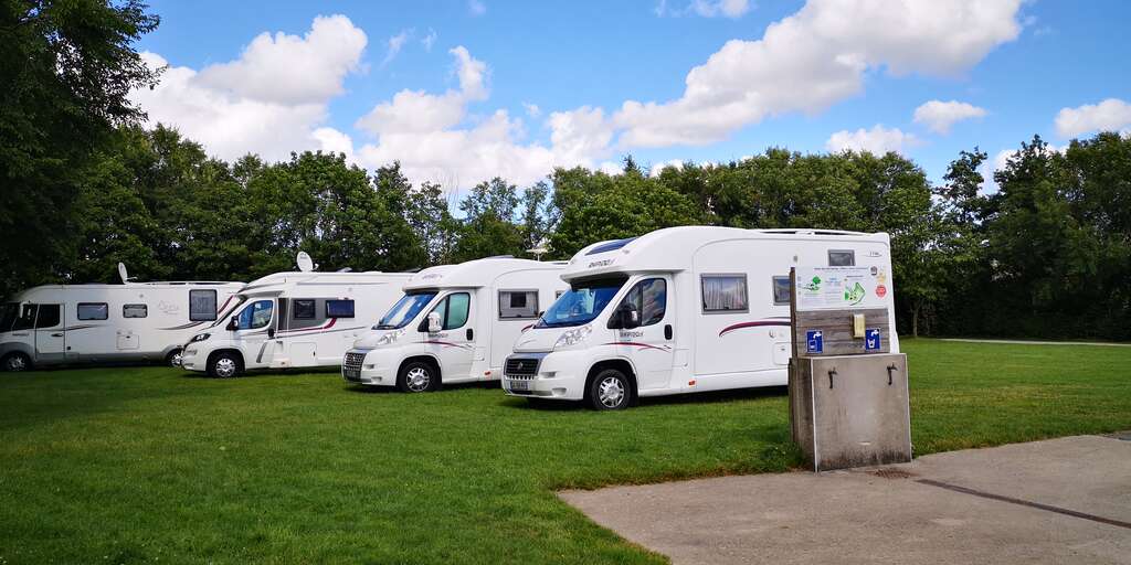 Aire de camping-cars Villiers-Charlemagne — photo 8