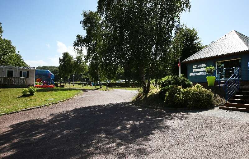 Aire de stationnement du Camping Le Mont Joli-Bois — photo 4