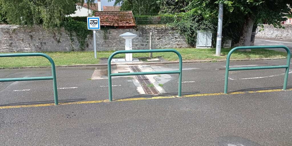 Aire de camping-car d"Étang-sur-Arroux — photo 3
