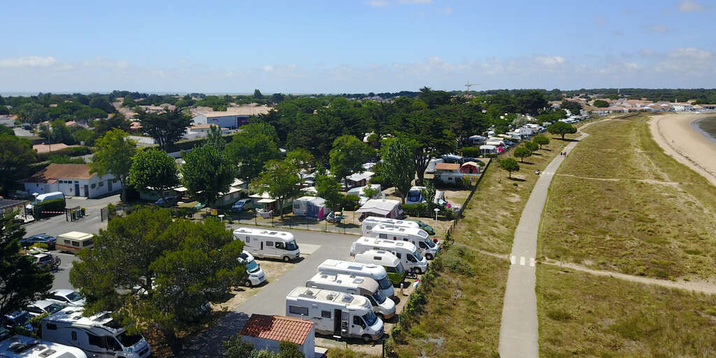Aire de stationnement camping-cars Le Platin à Rivedoux-Plage. — photo 5