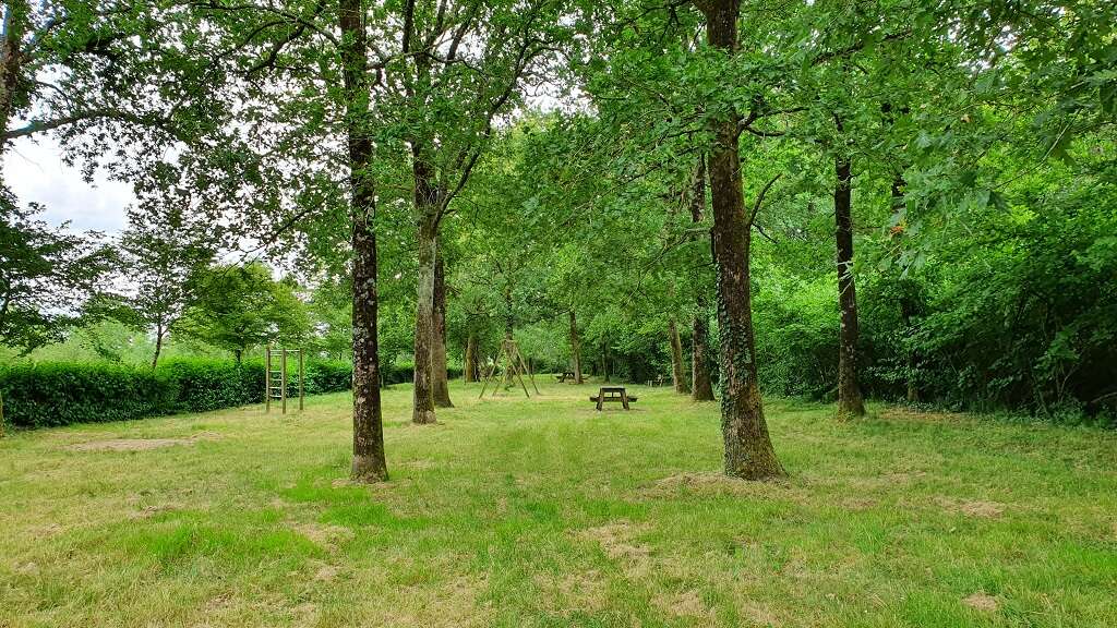 LE BOIS JOLI Pédestre Les VelluiresurVendée Office de Tourisme