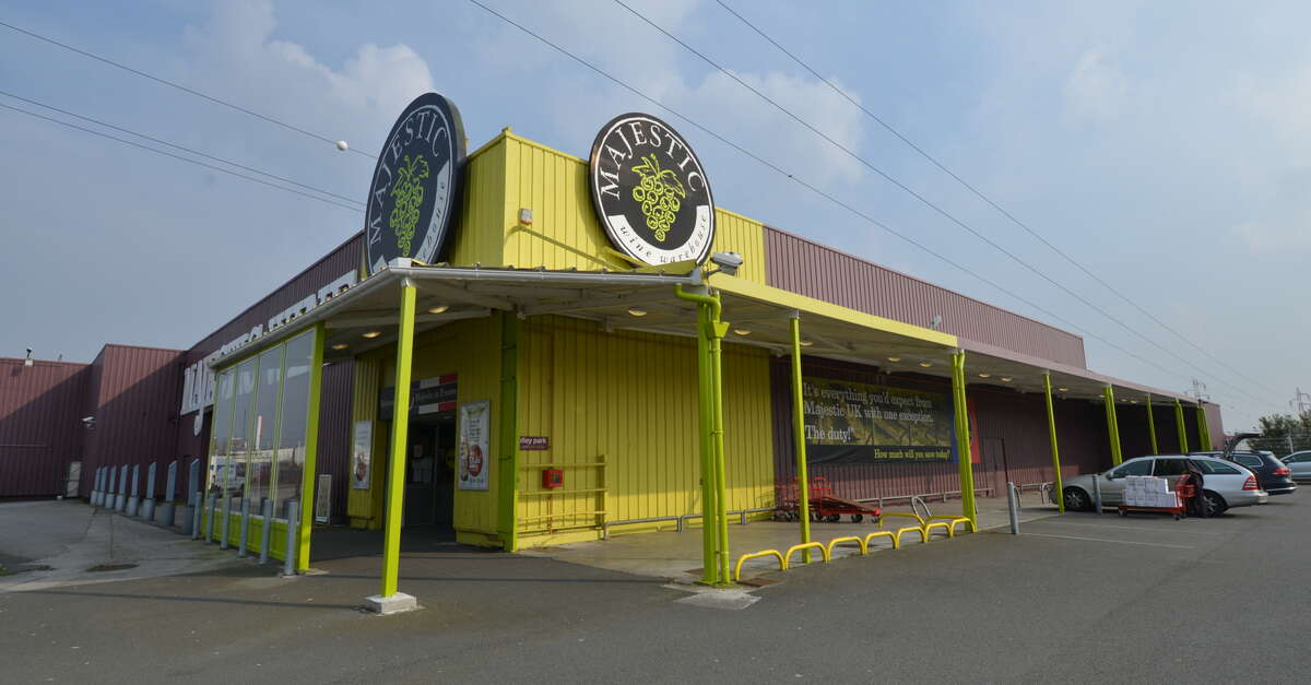 Majestic Wine Calais Superstore Calais Calais Côte d'Opale Tourisme